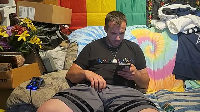 Snapshot of ScubaStevex chatting on 06/04/26, 11:04 ScubaStevex online show from 06/04/26, 11:04