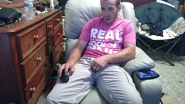 ScubaStevex online show from 09/28/25, 02:40