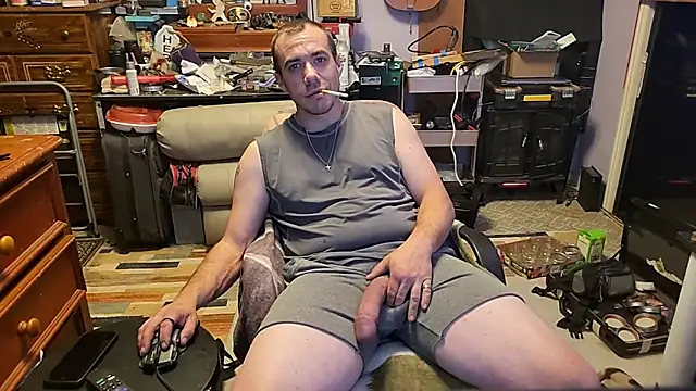 ScubaStevex online show from 12/04/25, 01:26