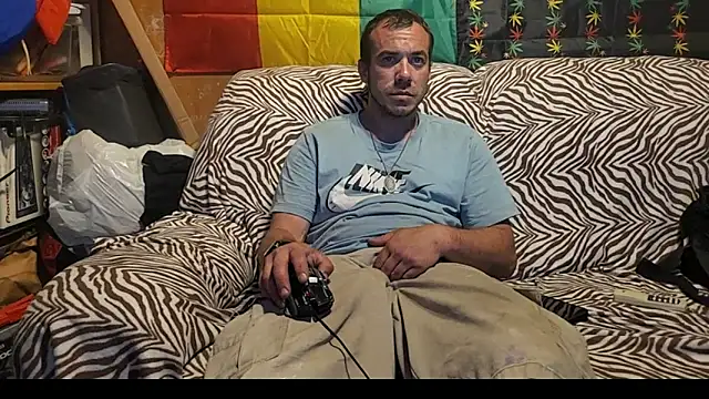 Snapshot of ScubaStevex chatting on 06/17/26, 12:21 ScubaStevex online show from 06/17/26, 12:21