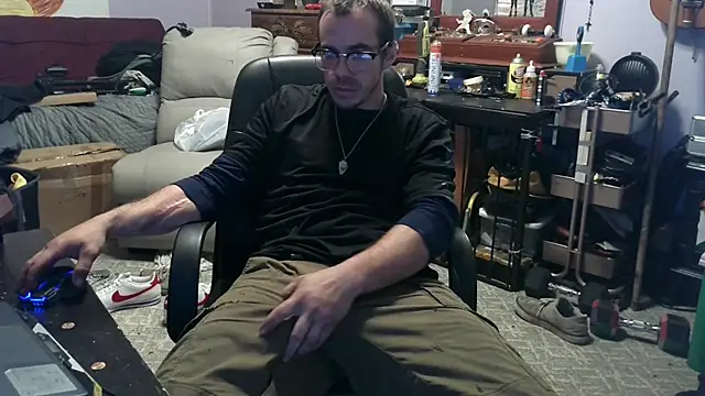 ScubaStevex online show from 11/02/25, 04:23