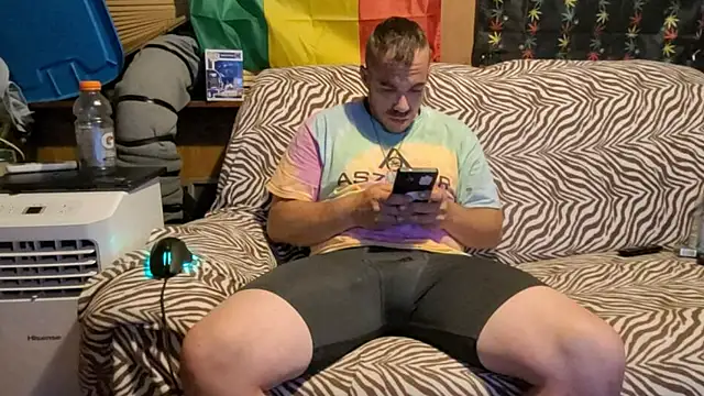 Snapshot of ScubaStevex chatting on 07/09/26, 06:47 ScubaStevex online show from 07/09/26, 06:47