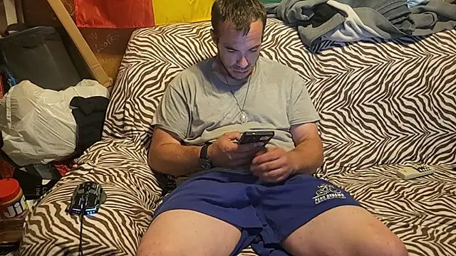 Snapshot of ScubaStevex chatting on 06/17/26, 11:47 ScubaStevex online show from 06/17/26, 11:47