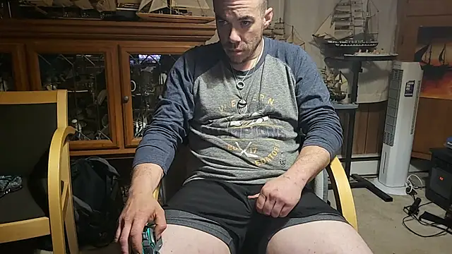 ScubaStevex online show from 04/19/26, 06:58