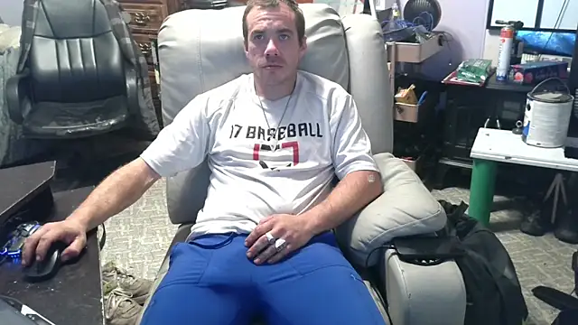 ScubaStevex online show from 10/25/25, 06:52