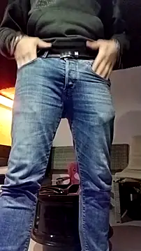 Snapshot of Danny22333 chatting on 10/24/25, 05:56 Danny22333 online show from 10/24/25, 05:56