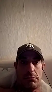 Snapshot of Danny22333 chatting on 04/16/26, 12:22 Danny22333 online show from 04/16/26, 12:22