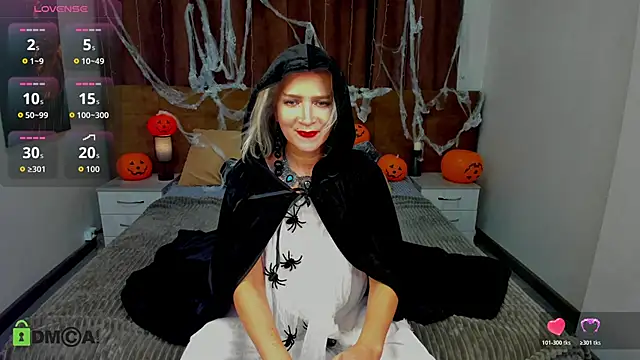 Snapshot of Luna__Lewis chatting on 10/31/25, 09:06 Luna Lewis online show from 10/31/25, 09:06