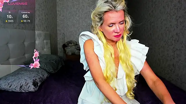 Snapshot of Luna__Lewis chatting on 01/29/25, 05:24 Luna Lewis online show from 01/29/25, 05:24