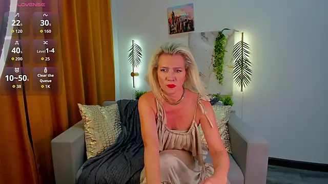Snapshot of Luna__Lewis chatting on 09/18/25, 08:06 Luna Lewis online show from 09/18/25, 08:06