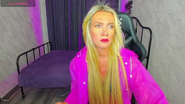 Snapshot of Luna__Lewis chatting on 02/22/25, 11:35 Luna Lewis online show from 02/22/25, 11:35