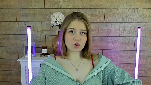 Snapshot of SelinSwarovski chatting on 03/19/25, 10:31 SelinSwarovski online show from 03/19/25, 10:31