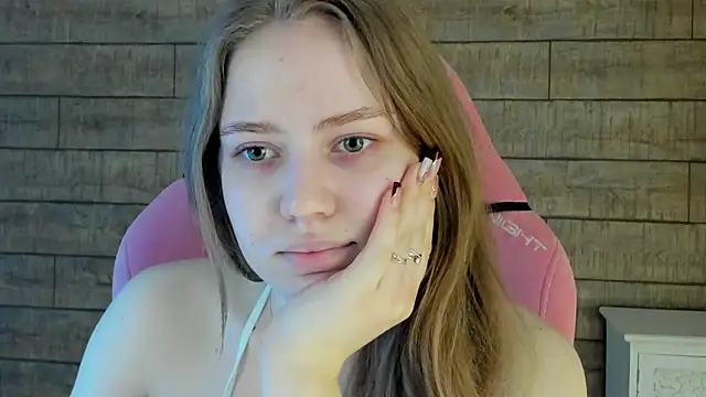 Snapshot of SelinSwarovski chatting on 05/15/26, 04:16 SelinSwarovski online show from 05/15/26, 04:16
