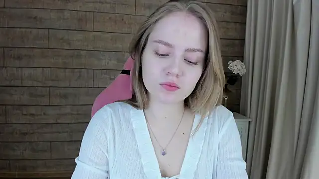 Snapshot of SelinSwarovski chatting on 10/06/25, 04:08 SelinSwarovski online show from 10/06/25, 04:08