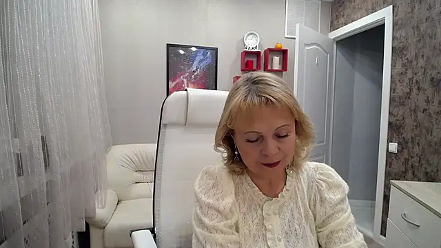 Snapshot of Milla_Cutie18 chatting on 10/15/25, 04:55 Milla Cutie18 online show from 10/15/25, 04:55