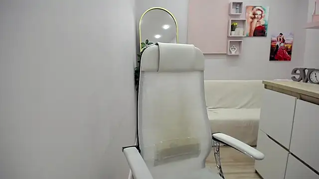 Milla Cutie18 online show from 04/22/26, 06:20
