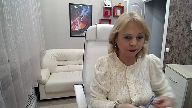 Snapshot of Milla_Cutie18 chatting on 10/31/25, 05:15 Milla Cutie18 online show from 10/31/25, 05:15