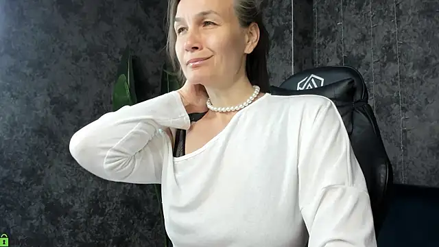 Snapshot of Lillian_White chatting on 07/15/26, 01:01 Lillian White online show from 07/15/26, 01:01