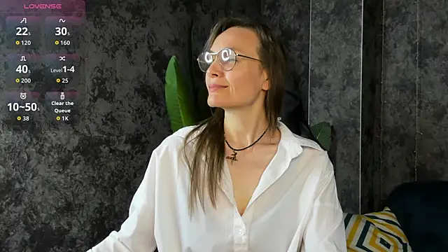 Snapshot of Lillian_White chatting on 05/13/26, 01:01 Lillian White online show from 05/13/26, 01:01
