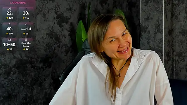 Snapshot of Lillian_White chatting on 05/16/26, 12:53 Lillian White online show from 05/16/26, 12:53