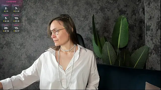 Lillian White online show from 11/11/25, 11:42