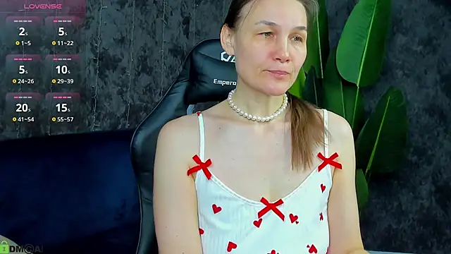 Lillian White online show from 02/11/26, 01:05