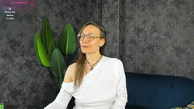 Snapshot of Lillian_White chatting on 05/24/26, 01:05 Lillian White online show from 05/24/26, 01:05