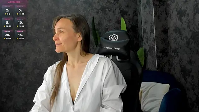 Lillian White online show from 10/11/25, 12:00