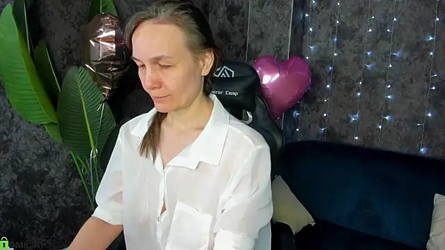 Lillian White online show from 02/15/26, 01:06