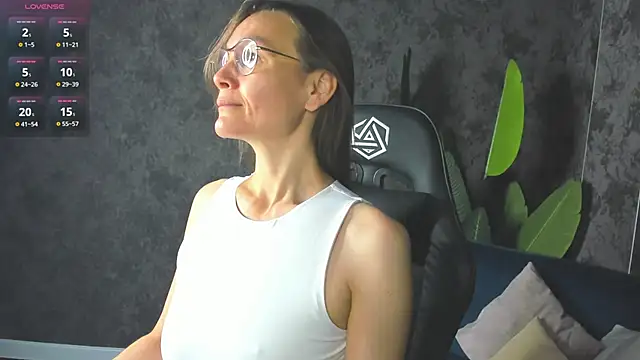 Lillian White online show from 09/22/25, 12:05