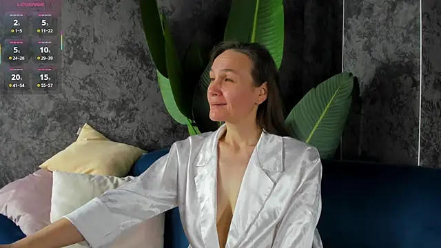 Lillian White online show from 12/01/25, 12:00