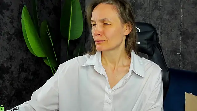 Lillian White online show from 04/05/26, 01:01