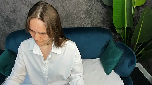 Lillian White online show from 03/18/25, 07:12