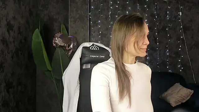 Lillian White online show from 03/25/26, 01:06