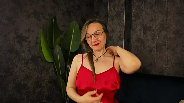 Snapshot of Lillian_White chatting on 05/30/26, 11:43 Lillian White online show from 05/30/26, 11:43