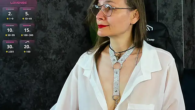 Snapshot of Lillian_White chatting on 05/19/26, 12:59 Lillian White online show from 05/19/26, 12:59