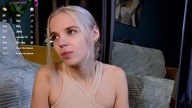 MoireBramblett online show from 12/19/24, 07:51