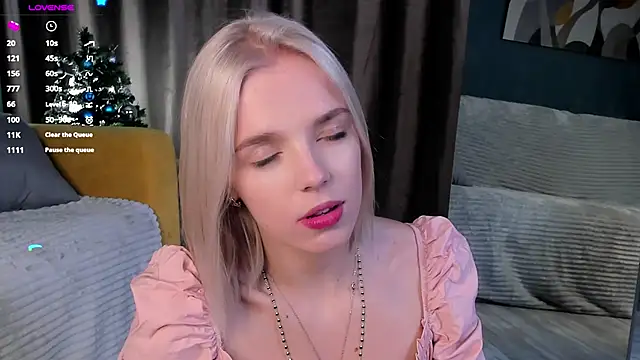 MoireBramblett online show from 12/17/24, 03:06