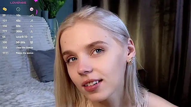 MoireBramblett online show from 12/19/24, 01:40