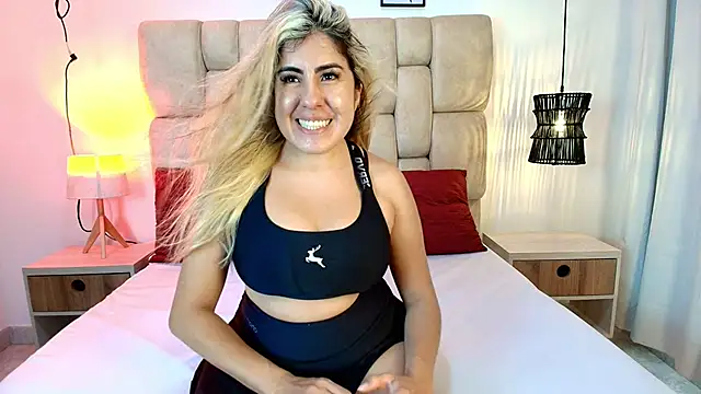 Snapshot of AdharaSmithh chatting on 11/12/25, 07:18 AdharaSmithh online show from 11/12/25, 07:18