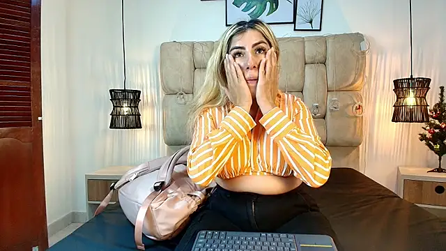 Snapshot of AdharaSmithh chatting on 12/18/25, 07:07 AdharaSmithh online show from 12/18/25, 07:07