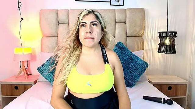 Snapshot of AdharaSmithh chatting on 11/10/25, 07:19 AdharaSmithh online show from 11/10/25, 07:19