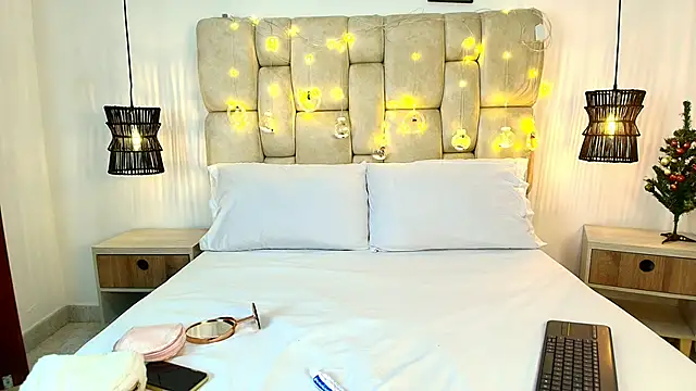 Snapshot of AdharaSmithh chatting on 12/16/25, 07:29 AdharaSmithh online show from 12/16/25, 07:29