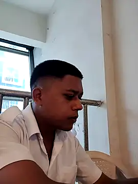 Snapshot of sailord chatting on 10/31/25, 09:50 sailord online show from 10/31/25, 09:50