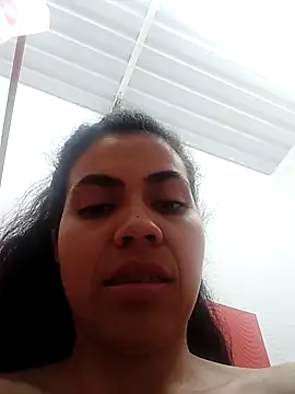 Snapshot of 02julieta chatting on 10/19/25, 06:10 02julieta online show from 10/19/25, 06:10
