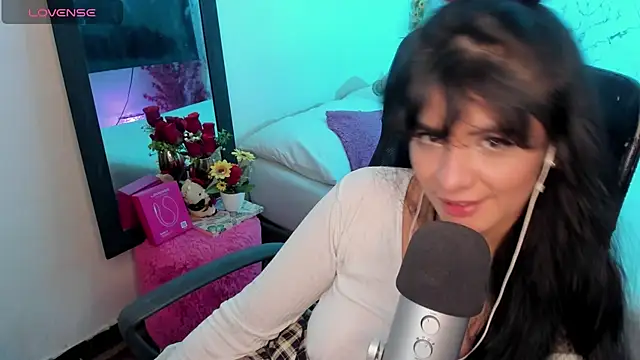 Snapshot of elissa_iris chatting on 06/27/26, 02:17 elissa iris online show from 06/27/26, 02:17