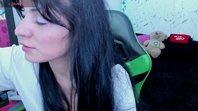 elissa iris online show from 04/17/26, 02:36