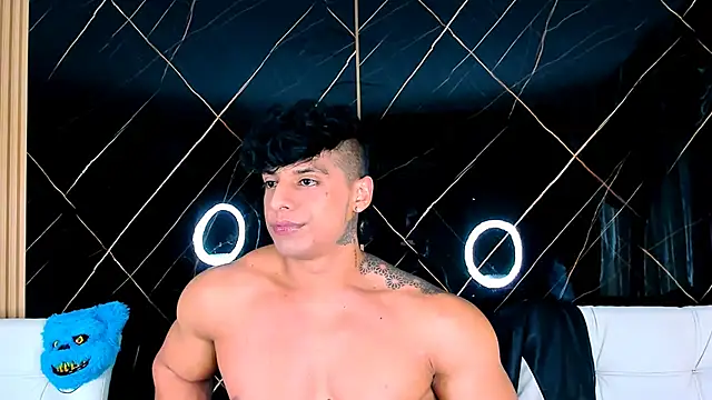 Owen Muzcle online show from 10/31/25, 06:43