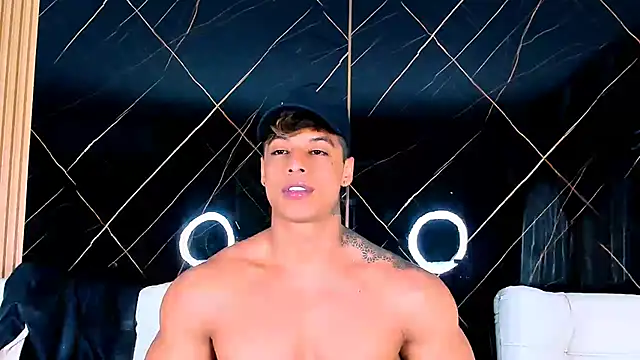 Owen Muzcle online show from 10/08/25, 10:17