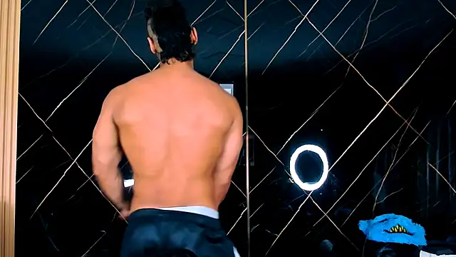 Owen Muzcle online show from 10/22/25, 04:01